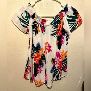 Old Navy Floral Print Top. Size Small